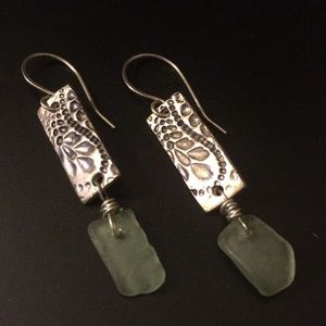 Simple dangle earrings